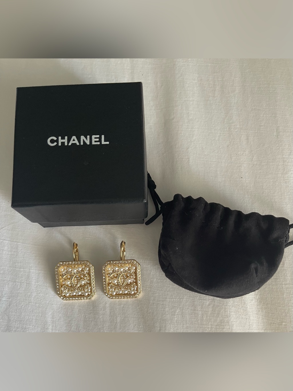 Vtg Y2k Chanel Gold 1” Square Cc W/ Pearl & Crystal Drop Dangle Pierced Earrings